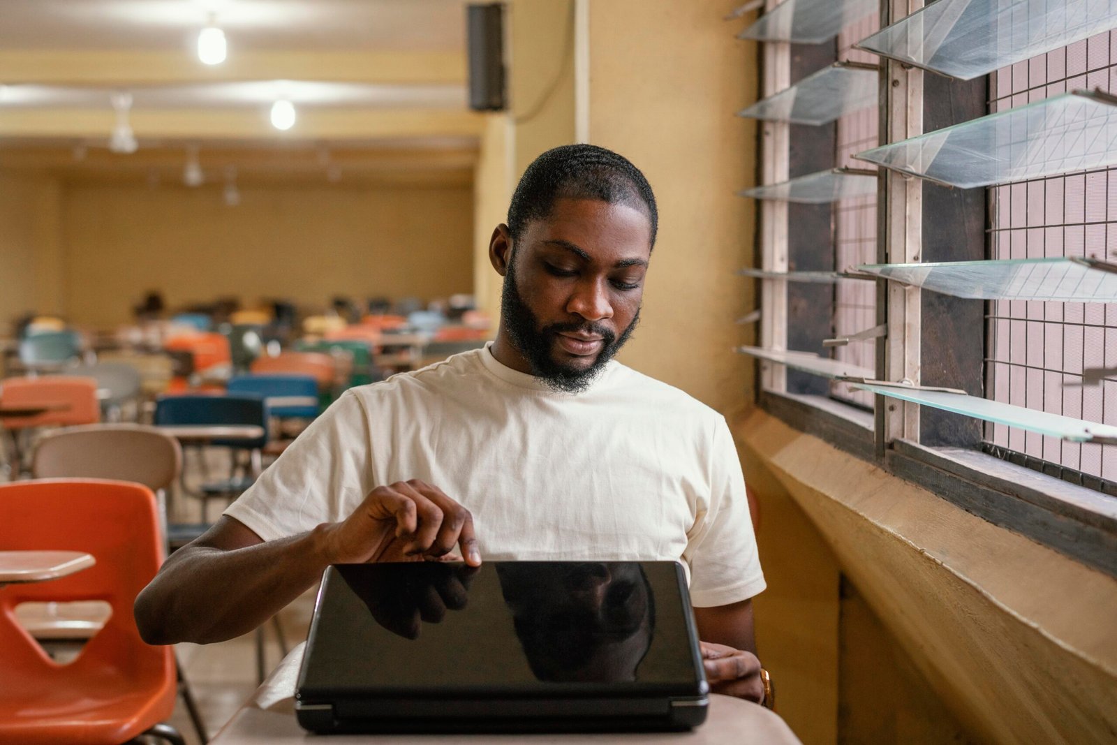 medium-shot-student-opening-laptop